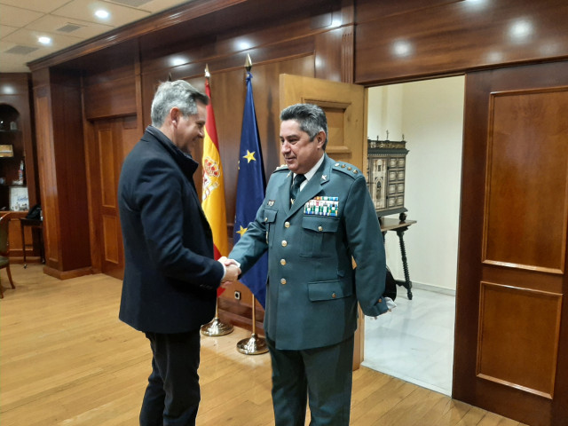 El delegado del Gobierno en Galicia, José Miñones, recibe al coronel Francisco Javier Jambrina
