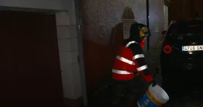 Riesgo de más inundaciones tras las sufridas en Vigo, Vilagarcía, Cambados, Caldas e O Grove por un duro temporal (vídeos)