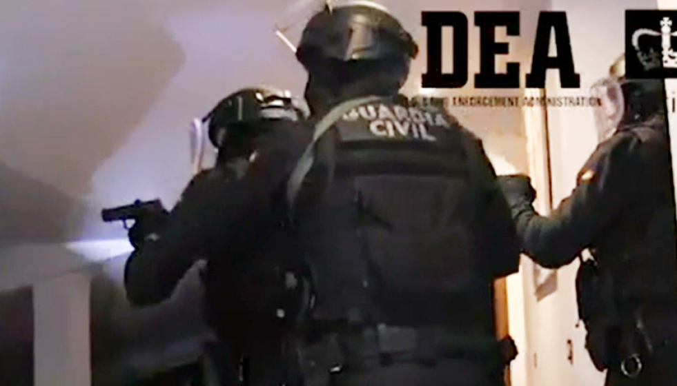 Momento de la entrada en un edificio en la operación Sugar Brown 2