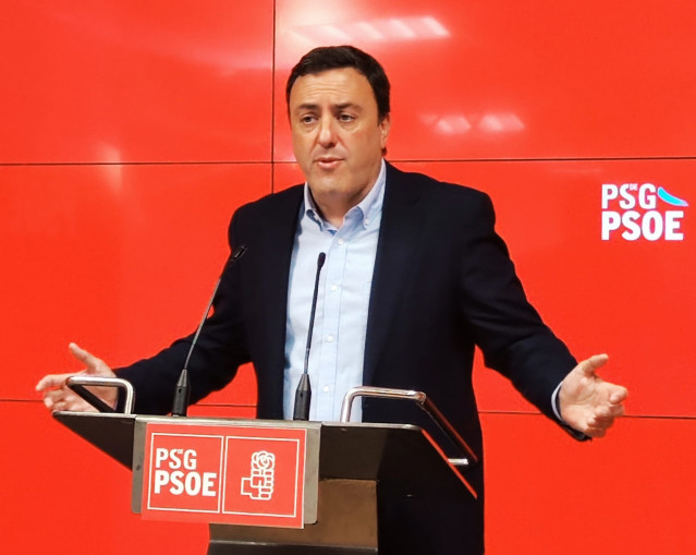 Archivo - El secretario xeral del PSdeG, Valentín González Formoso, en rueda de prensa