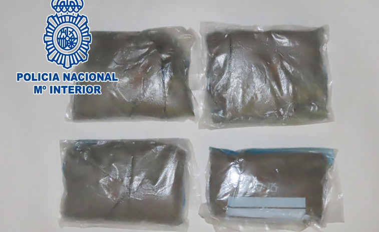 Dos detenidos en Narón cuanto transportaban cuatro kilos de heroína en un coche caleteado