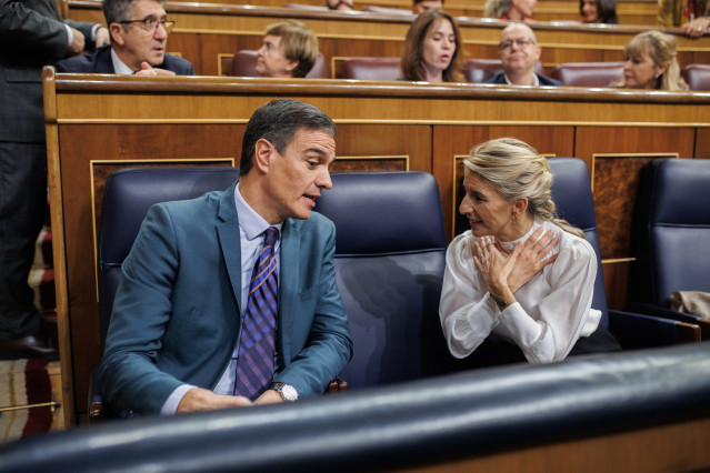 Archivo - El presidente del Gobierno, Pedro Sánchez, y la vicepresidenta segunda y ministra de Trabajo y Economía Social, Yolanda Díaz.
