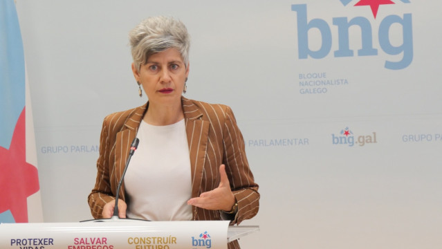 Archivo - La diputada del BNG Mercedes Queixas en rueda de prensa en el Parlamento de Galicia