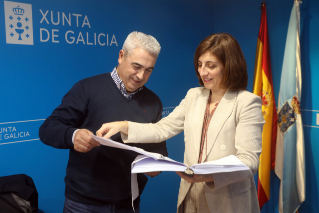 El alcalde de O Pino, Manuel Varela, ha dado a conocer a la conselleira de Medio Ambiente, Territorio e Vivenda, Ángeles Vázquez, el proyecto municipal.