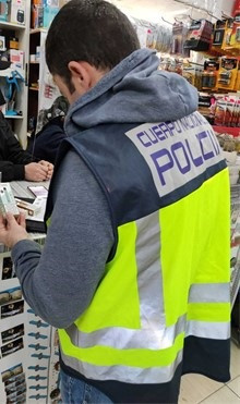 La Policía Autonómica levanta tres actas de infracción por la venta de tabaco a menores en la provincia de Lugo.