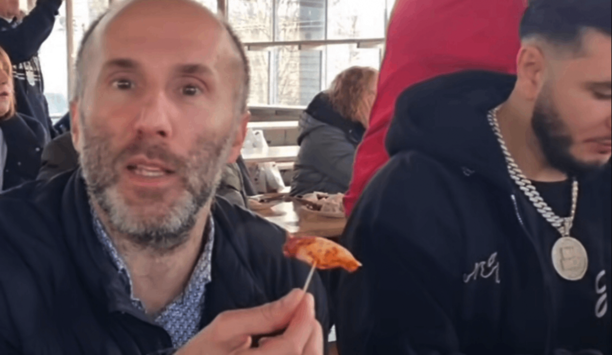 Ju00e1come comiendo con Omar Montes en una foto de sus redes sociales difundida por la web del PSOE de Ourense