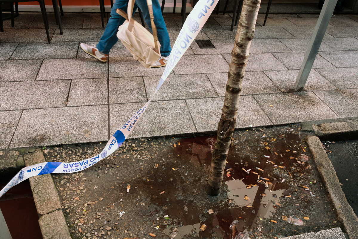 Zona acordonada donde han hallado a un joven de 31 años herido tras ser apuñalado durante una pelea.