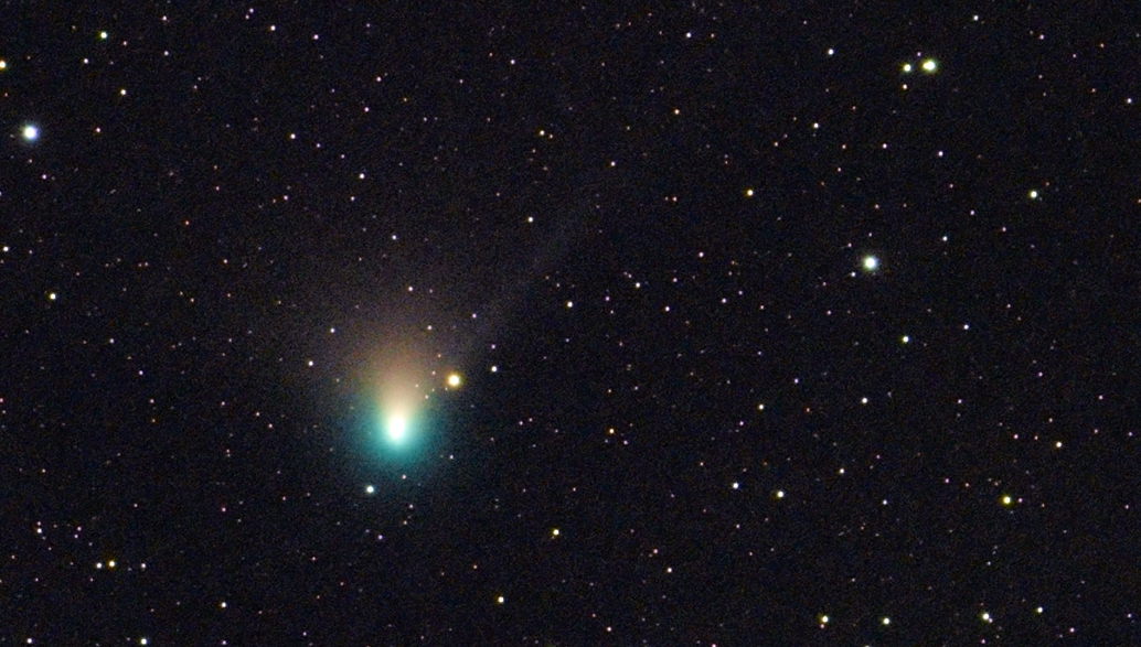 Comet C 2022 E3 el 3 de enero en una foto de Dominique Dierick Flickr publicada bajo CC BY NC ND 20 tras una exposiu00f3n de 44 minutos