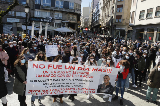 Archivo - Varios familiares y allegados de las víctimas en una manifestación en Marín.