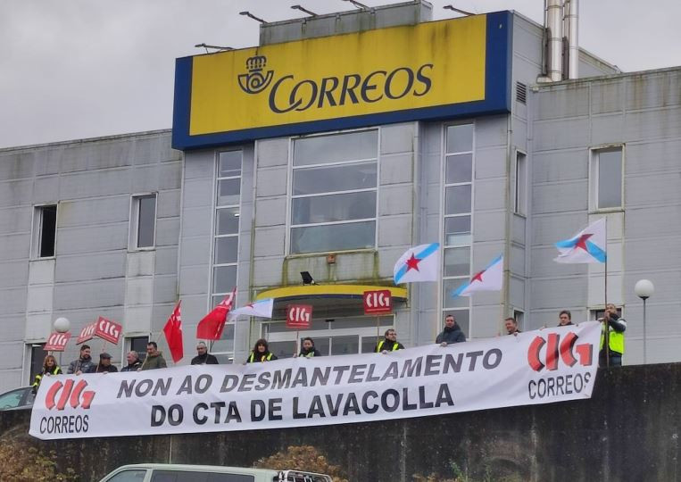 Protesta de la CIG frente a Correos en una imagen de la CIG