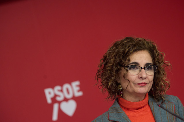 La vicesecretaria General y ministra de Hacienda y Función Pública, María Jesús Montero, comparece tras la segunda reunión del año de la Ejecutiva Federal del PSOE, en la sede del Partido Socialista, a 13 de enero de 2023, en Madrid (España). Durante la r