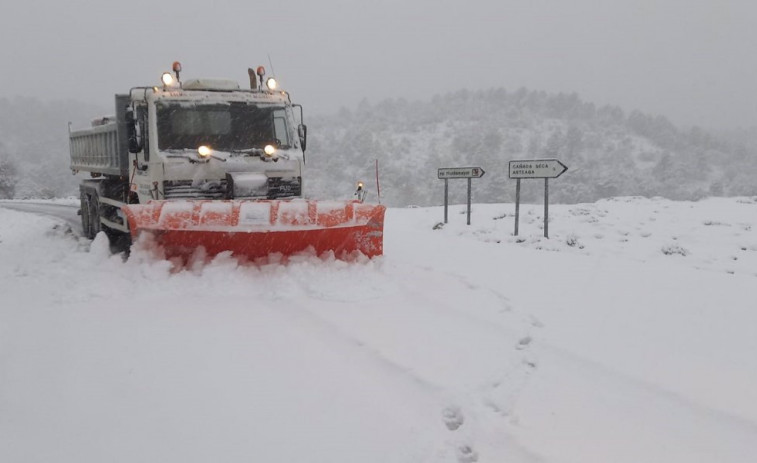 La Xunta suspende el transporte escolar y las actividades para martes en algunos puntos de Galicia por el temporal