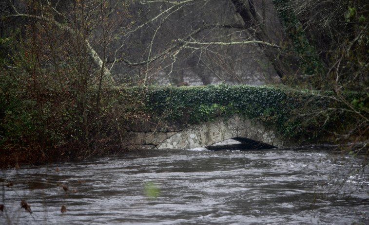 Inquietud por la crecida de los ríos en toda Galicia, que activa la alerta por desbordamientos en una docena