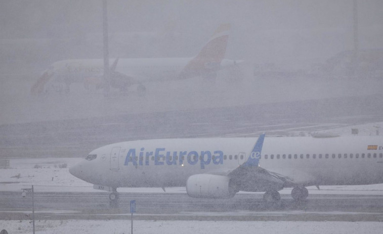 Dos vuelos de Air Europa, programados para aterrizar en Alvedro y Peinador, suspendidos por el temporal