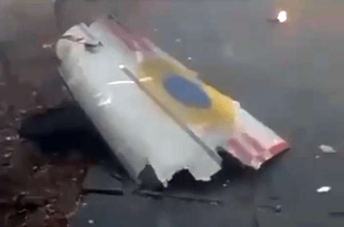 Restos del helicu00f3ptero del helicu00f3ptero de Denis Monastirski tras caer en Brovary en una imagen de un canal proruso de Telegram