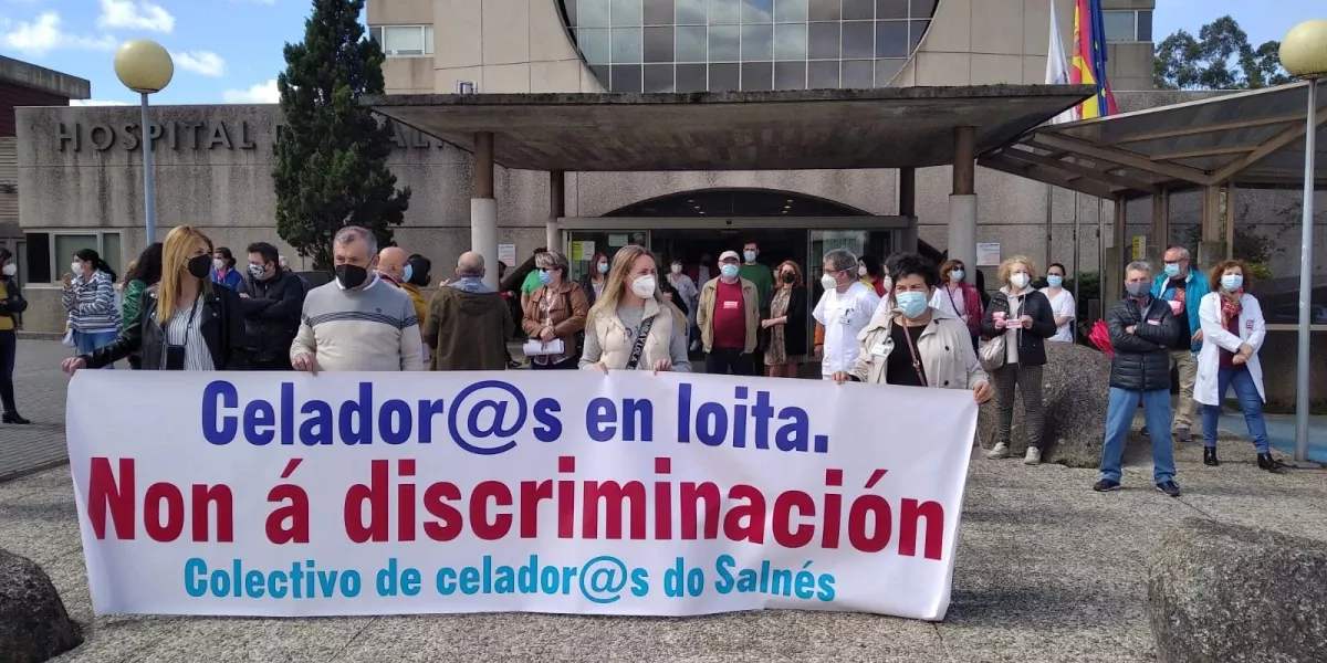 Una pasada protesta de los celadores frente al hospital de O Salnu00e9s 