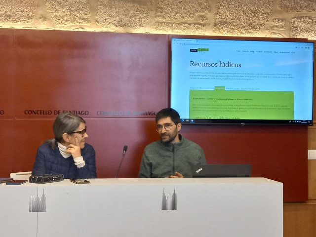 La concejala de Acción Cultural, Mercedes Rosón, y Óscar Senra, presentan Compostela Literaria.