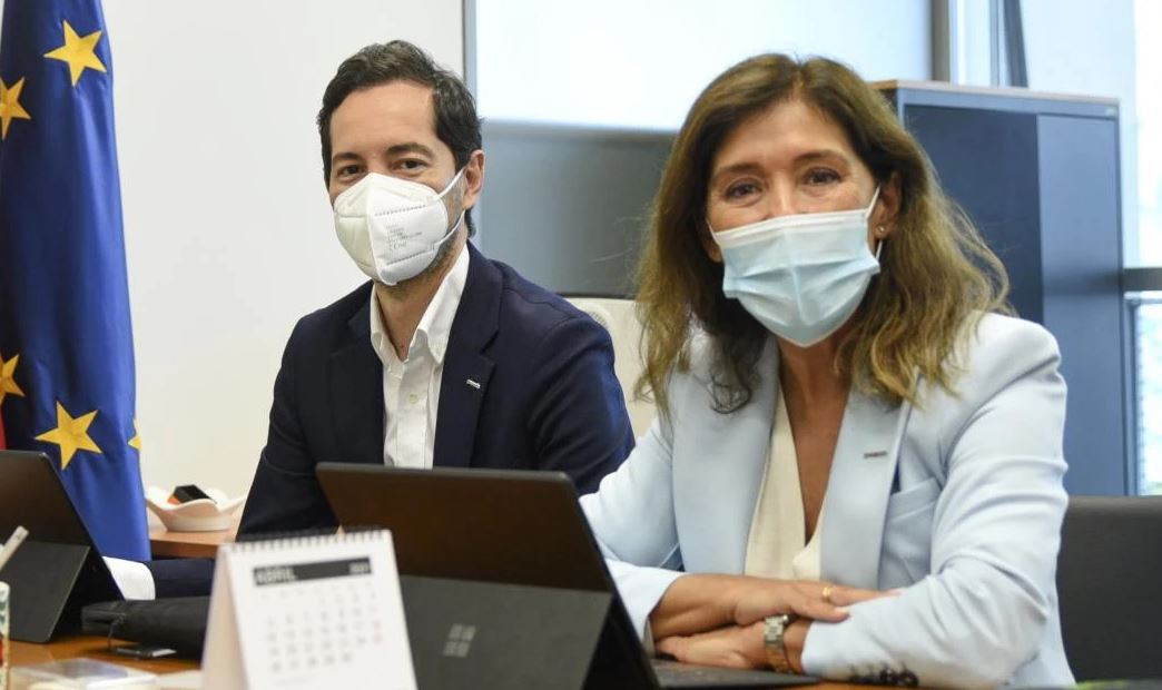 El CEO de Greenalia, Manuel García; y la directora de Desarrollo Corporativo y Sostenibilidad de Greenalia, Beatriz Mato en una foto de archivo de EP en una reunión con la comunidad valenciana