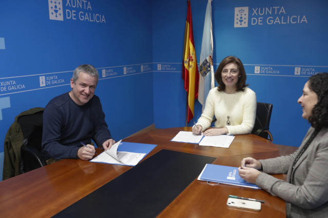 Firma de la renovación del acuerdo entre la Xunta y la CEMMA.