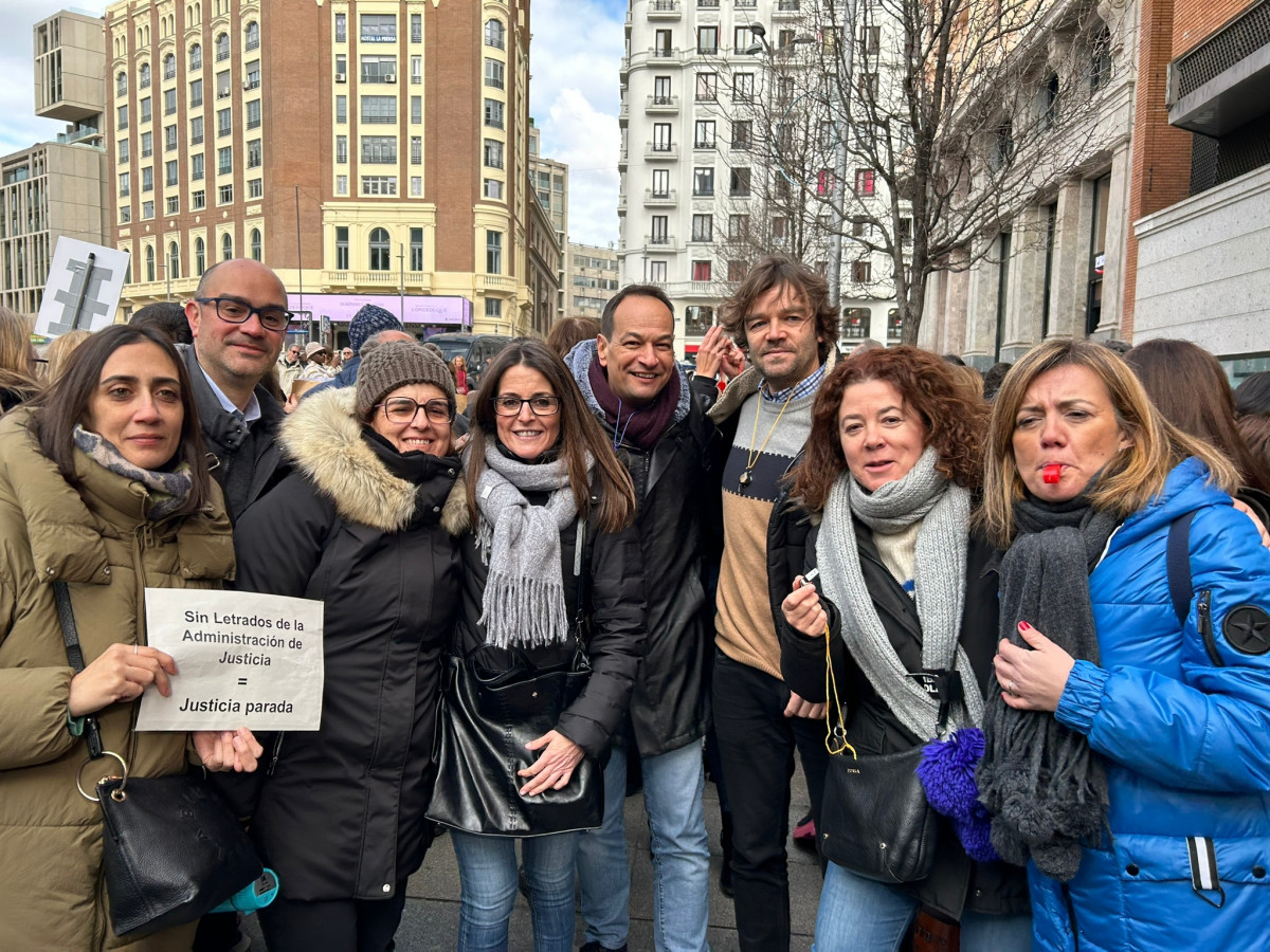 Letrados de la Administraciu00f3n de Justicia en la protesta del lunes en Madrid en una foto remitida a Galiciapress