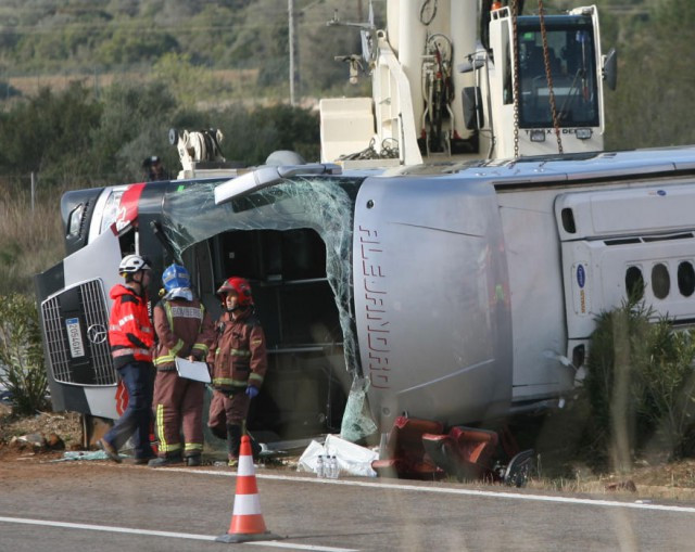 Trece fallecidos en un accidente de autocar en Tarragona