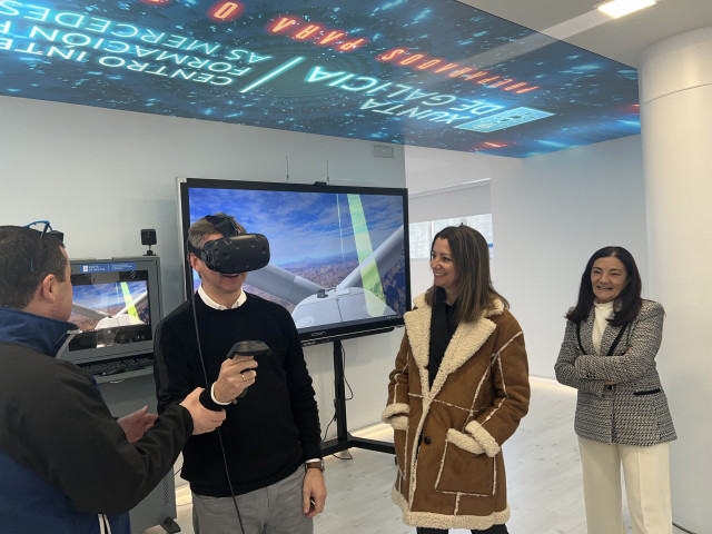 El delegado del Gobierno en Galicia, José Miñones, visita el CIFP As Mercedes de Lugo con la alcaldesa, Lara Méndez, y la subdelegada del Gobierno, Isabel Rodríguez.