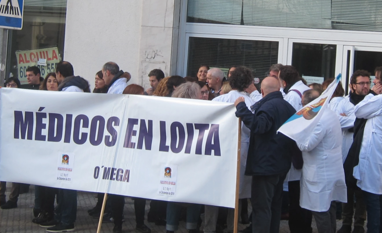 ¿Huelga en el SERGAS? O'Mega sigue con las asambleas, la primera en Santiago, mientras dialoga con la Xunta