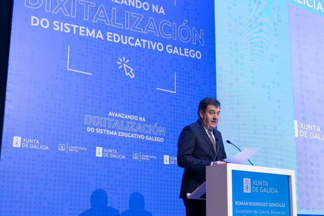 El conselleiro de Cultura, Educación, FP e Universidades, Román Rodríguez, inaugura la jornada 'Avanzando na dixitalización do Sistema Educativo Galego'.