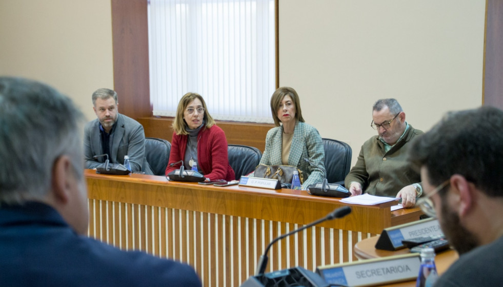 Raquel Arias (PPdeG) en la Comisión de Infraestructuras del Parlamento de Galicia.