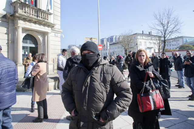 El acusado Manuel Juan Vilariño y su abogada a su salida de la jornada de conclusiones del juicio del doble crimen de O Ceao, en la Audiencia Provincial de Lugo, a 10 de febrero de 2023, en Lugo.