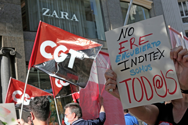 Archivo - Una manifestación convocada por CGT contra Inditex. Imagen de archivo