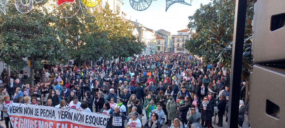 Manifestación en Verín (Ourense) para pedir la cobertura de las tres plazas de pediatra del centro de salud.