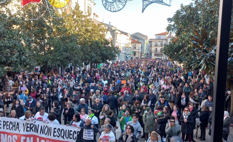 Cientos de personas protestan en Verín para reclamar todas las plazas de Pediatría y no 
