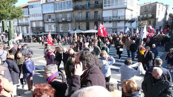 Docenas de miles de personas llenan Compostela para manifestarse por la Sanidad Pública (vídeo)