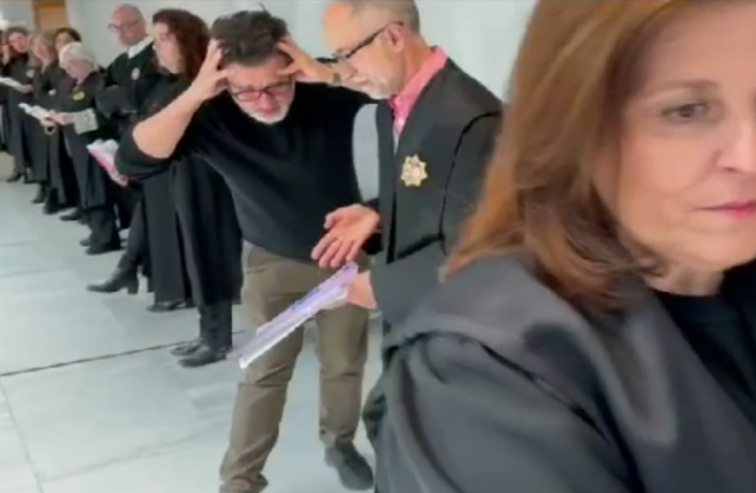 Los letrados de la Justicia de A Coruña filman un vídeo en defensa de su derecho a huelga (vídeo)