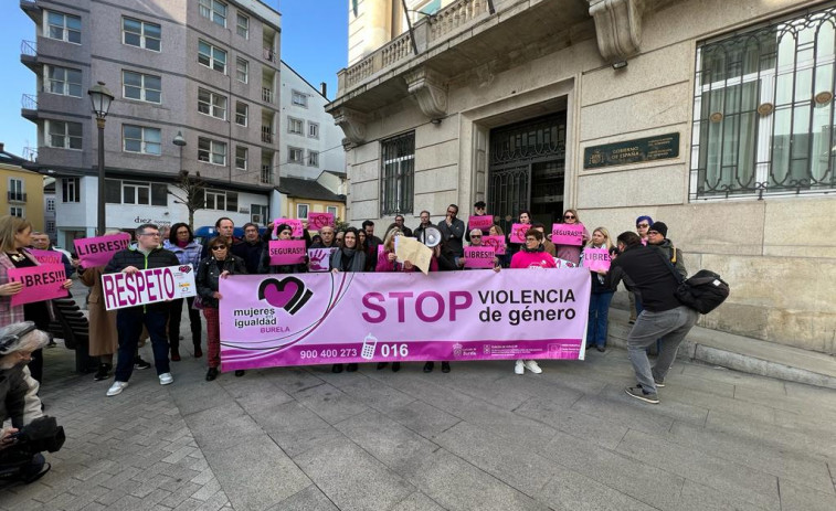 Varias personas se manifiestan en Lugo contra la excarcelación del 'violador del portal' y la Ley del 'solo sí es sí'
