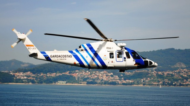 El helicóptero Pesca 1 logra recuperar el cadáver del hombre muerto cuando cortaba leña en Chandrexa