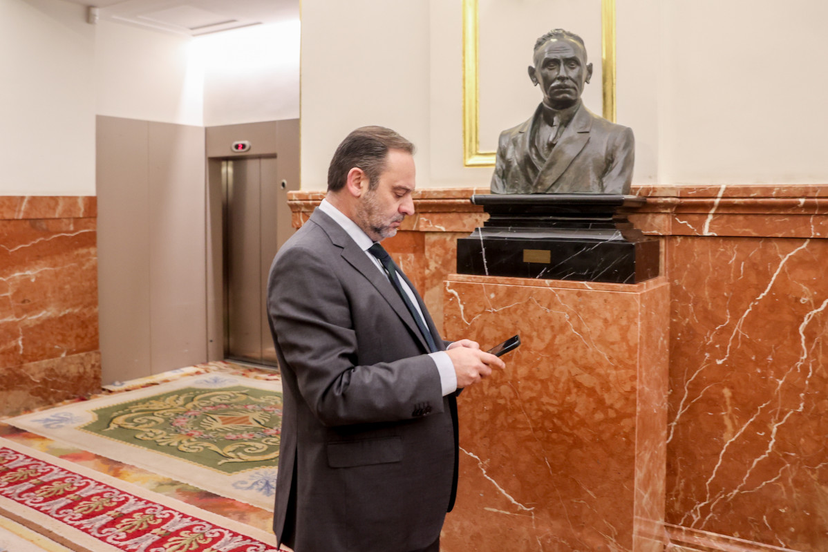 Archivo - El exministro de Transportes y exsecretario de Organización del PSOE José Luis Ábalos en el Congreso de los Diputados, a 22 de diciembre de 2022, en Madrid (España). La Ley trans y de de