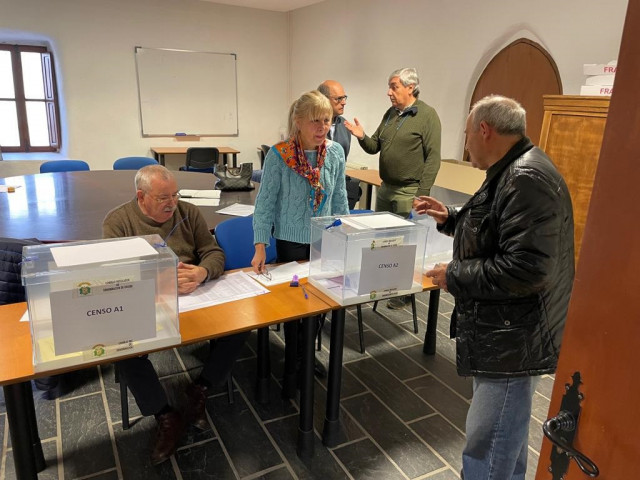 Un momento de las votaciones en el Consejor Regulador D.O. Valdeorras.