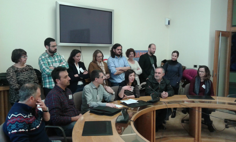 Tres xeracións de investigadores condenados ao exilio