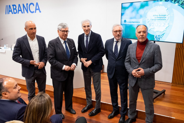 El vicepresidente primeiro y conselleiro de Economía, Industria e Innovación, Francisco Conde, interviene en la presentación de la tercera edición del Atlas Galego da Empresa Comprometida, impulsado por Economía Digital Galicia.