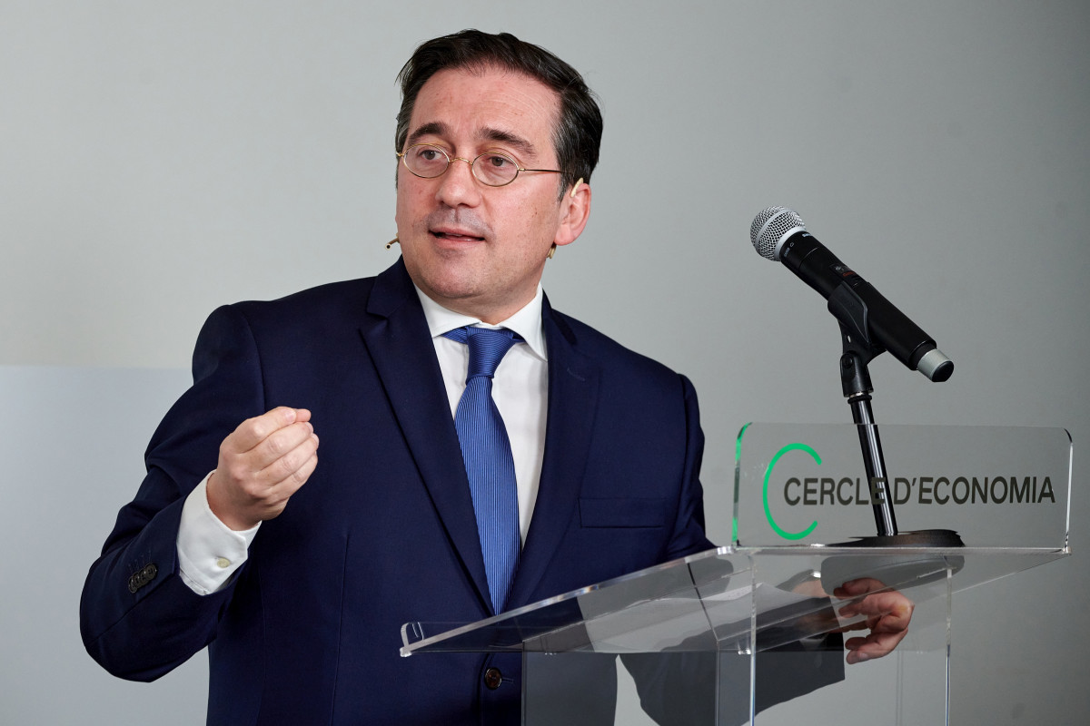 El ministro de Asuntos Exteriores, Unión Europea y Cooperación, José Manuel Albares, interviene durante una conferencia en el Cercle de’Economía, a 17 de febrero de 2023, en Barcelona, Cataluña