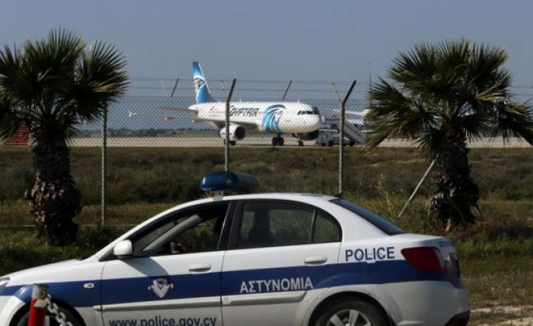 El secuestrador del vuelo de EgyptAir quiere hablar con su exmujer