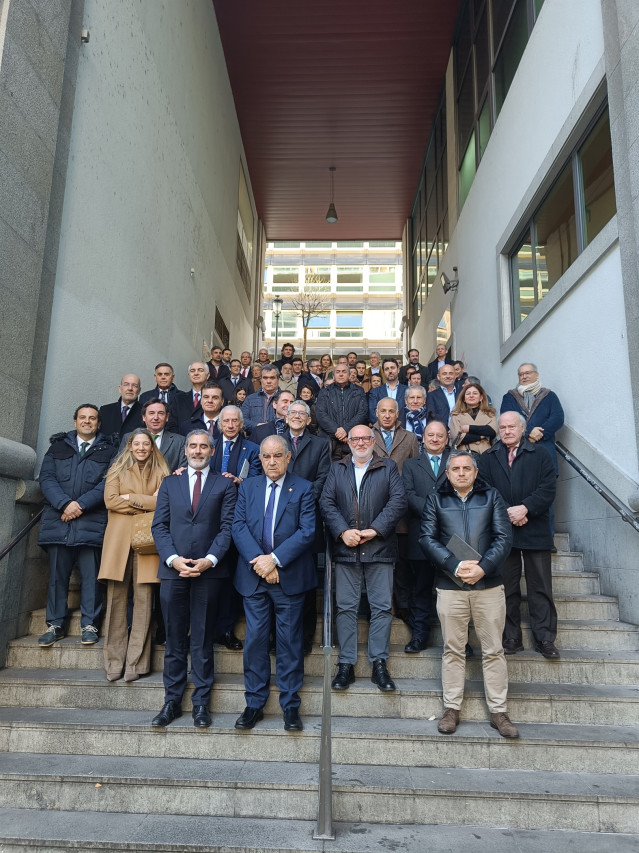 Miembros del pleno de la Cámara de Comercio de Pontevedra, Vigo y Vilagarcía, tras la reelección de José García Costas como presidente, el 27 de febrero de 2023.