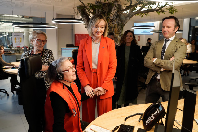 La conselleira de Política Social, Fabiola García, visita la sede de Cruz Roja