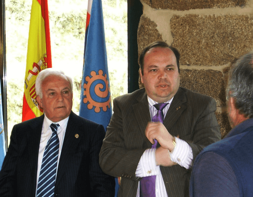 A la derecha Alberto Pardellas cuando era alcalde y a la izquierda el entonces presidente de la Diputaciu00f3n de Ourense Xosu00e9 Luis Baltar que es padre del actual presidente provincial Manuel Baltar en una foto de archivo de la Xunta