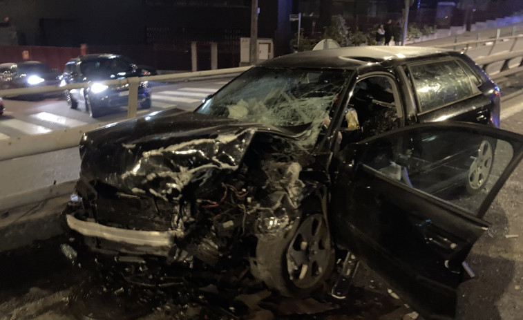Una colisión con tres vehículos implicados en A Coruña se salda con cuatro personas heridas
