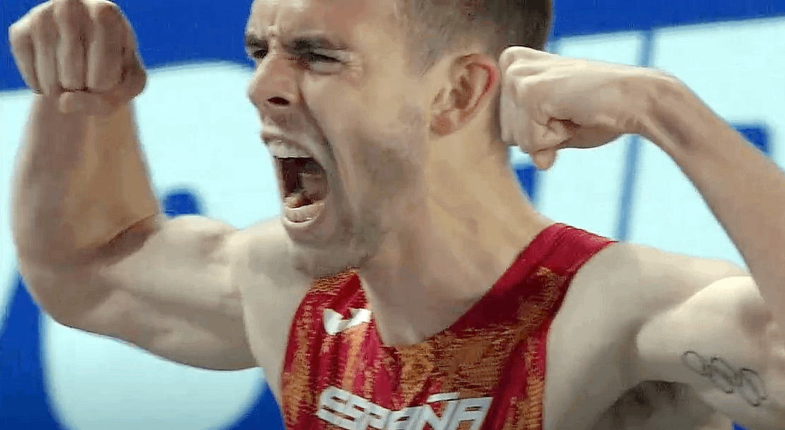 Adrián Ben celebra su victoria en Estambul en una foto de la CRTVG