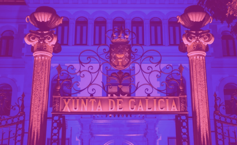 La Xunta manda cambiar el morado por el rosa en las luces del 8M en la fachada de su sede en Santiago