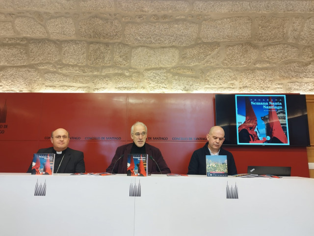El concelleiro de Turismo, Sindo Guinarte, presenta el programa de actividades para la Semana Santa compostelana
